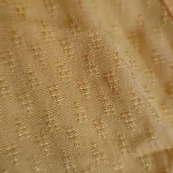 Crown & Ivy Textured Sleeveless Blouse NWT - Picture 2 of 5